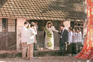 Stunning Ninh Binh Wedding Photography: A Creative Couple's Viral Photo Shoot in Vietnam - image 0
