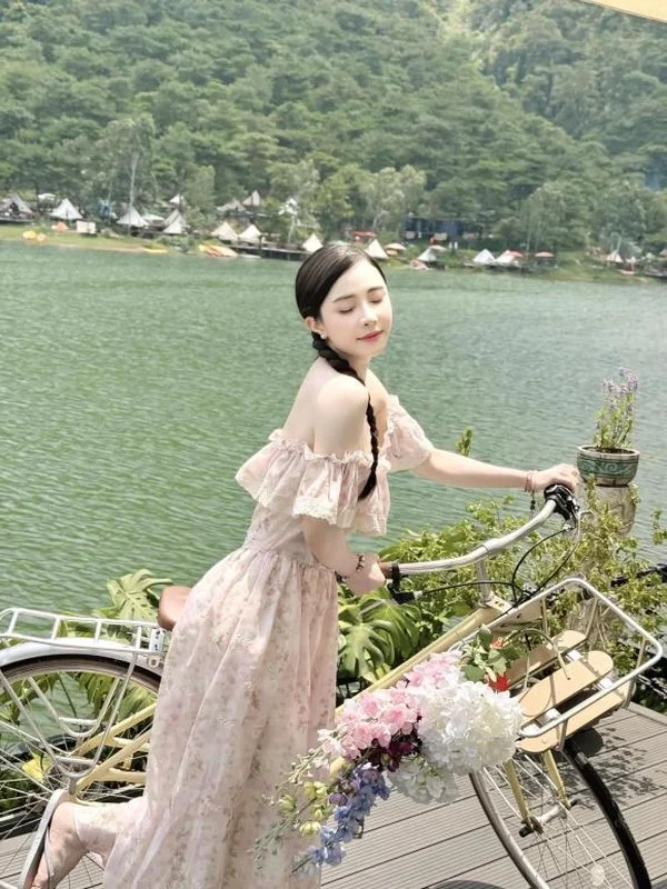 Celebrity Style Gallery: Minh Ha and Quynh Nga Showcase Elegance and Ethereal Beauty