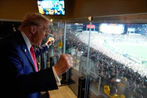 Capturing the Intensity: Memorable Moments from Trump and Harris on the Campaign Trail - image 7