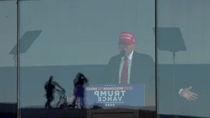 Capturing the Intensity: Memorable Moments from Trump and Harris on the Campaign Trail - image 3