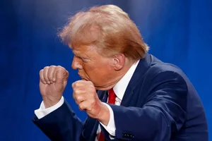 Capturing the Intensity: Memorable Moments from Trump and Harris on the Campaign Trail - image 6