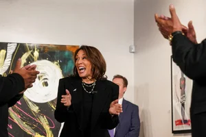 Capturing the Intensity: Memorable Moments from Trump and Harris on the Campaign Trail - image 2