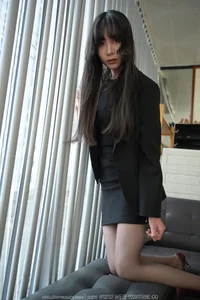 TuanTuan’s Black Butler Style: A Sophisticated Long-Legged Fashion Showcase - image 31