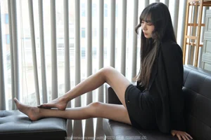 TuanTuan’s Black Butler Style: A Sophisticated Long-Legged Fashion Showcase - image 41