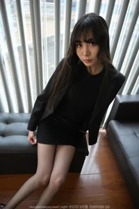 TuanTuan’s Black Butler Style: A Sophisticated Long-Legged Fashion Showcase - image 19