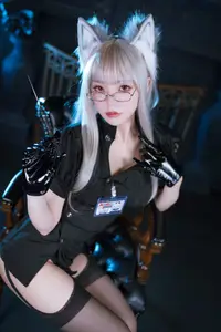 Coser Kurotia Kuro NURSE: Mysterious Black Nurse Cosplay with Seductive Black Silk Stockings - image 3