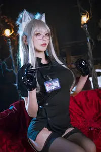 Coser Kurotia Kuro NURSE: Mysterious Black Nurse Cosplay with Seductive Black Silk Stockings - image 4