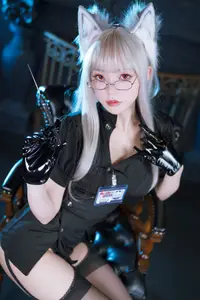 Coser Kurotia Kuro NURSE: Mysterious Black Nurse Cosplay with Seductive Black Silk Stockings - image 9
