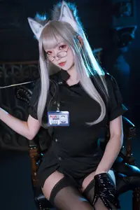 Coser Kurotia Kuro NURSE: Mysterious Black Nurse Cosplay with Seductive Black Silk Stockings - image 6