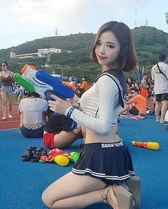 Stunning South Korean Model Goes Viral with Breathtaking Visuals and Alluring Fashion Sense - image 2