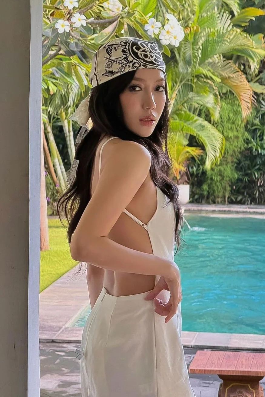 Ho Ngoc Ha and Thuy Tien Lead the Stunning Backless Fashion Trend