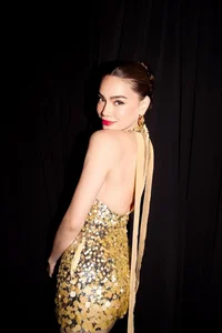 Ho Ngoc Ha and Thuy Tien Lead the Stunning Backless Fashion Trend - image 3