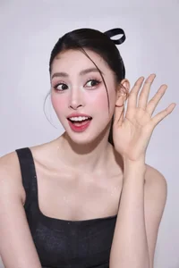 Vietnamese Celebrities H'Hen Nie, Ngoc Khue, and MC Mai Phuong Share Heartwarming Maternity and Pregnancy Moments - image 9