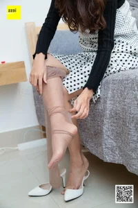 Warm Tones and Texture: Wan Ping in Coffee Silk Collection - image 39