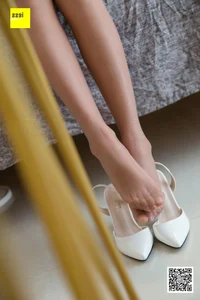 Warm Tones and Texture: Wan Ping in Coffee Silk Collection - image 22