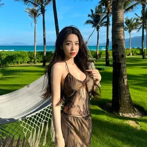 Stunning Gen Z Influencers: Meet the Beautiful and Confident Women Born in 2001 - image 7