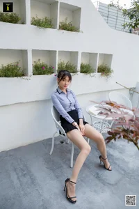 Qiu Qiu in IESS Series: Relaxing Office Lady Courtyard Photography - image 80