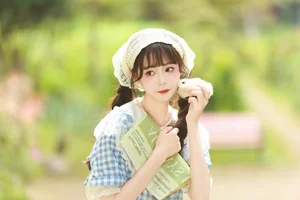 YiTuYu Art Language Vol.5854: Guan Ning Showcases Sophisticated Modern Aesthetics - image 11