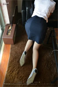 IESS Si Zu Bian Dang 135: New Model Momo in Gray Stockings and Flat Shoes Office Lady Style - image 12