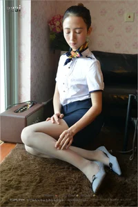 IESS Si Zu Bian Dang 135: New Model Momo in Gray Stockings and Flat Shoes Office Lady Style - image 4