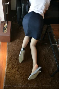 IESS Si Zu Bian Dang 135: New Model Momo in Gray Stockings and Flat Shoes Office Lady Style - image 33