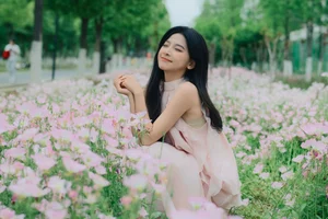Artistic Evening Portrait Series: Model Ya Ya in YiTuYu Art Language Vol.9081 – Elegant Photography Amidst Evening Primroses - image 14