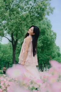 Artistic Evening Portrait Series: Model Ya Ya in YiTuYu Art Language Vol.9081 – Elegant Photography Amidst Evening Primroses - image 7
