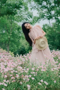 Artistic Evening Portrait Series: Model Ya Ya in YiTuYu Art Language Vol.9081 – Elegant Photography Amidst Evening Primroses - image 3