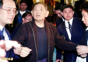 The Rise and Fall of High-Society Tycoons: Lessons on Wealth, Power, and Personal Legacy - image 9