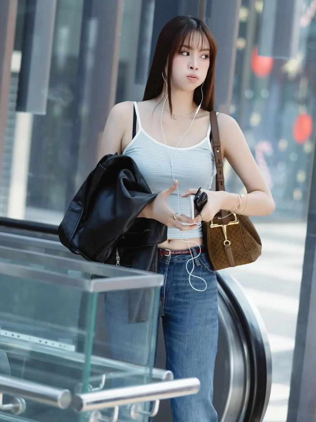 Miss Tieu Vy: Vietnamese Beauty Dominates 'Tram Ty' Trend, Stunning Visuals Go Viral!