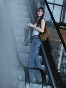 Miss Tieu Vy: Vietnamese Beauty Dominates 'Tram Ty' Trend, Stunning Visuals Go Viral! - image 7