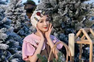 Giang My: Ageless U55 Beauty Shines Bright Celebrating Christmas Amidst Snowy Scenery - image 8