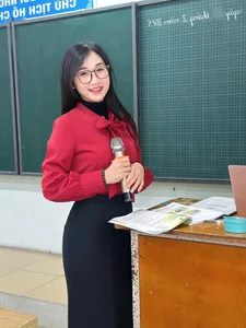 Viral Primary School Teacher Captivates the Internet with Grace and Beauty - image 1