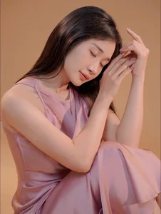 Viral Primary School Teacher Captivates the Internet with Grace and Beauty - image 5