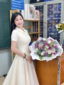 Viral Primary School Teacher Captivates the Internet with Grace and Beauty - image 4