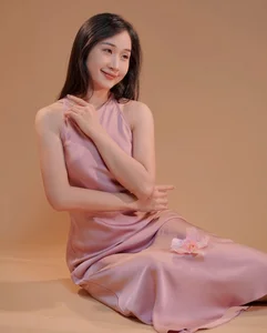 Viral Primary School Teacher Captivates the Internet with Grace and Beauty - image 6