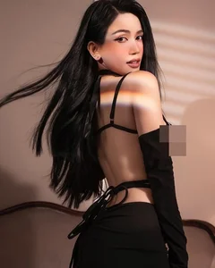 Bold and Beautiful: Si Thanh Showcases Her Stunning Style and Curves - image 0