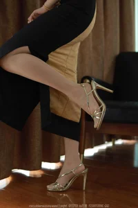 Wanping in Traditional Chinese Style Hip-Hugging Skirt - IESS Gallery - image 32