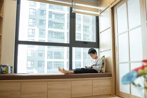 Modern Japanese-Style Apartment Featuring a Versatile 5-in-1 Living Room Design - image 0