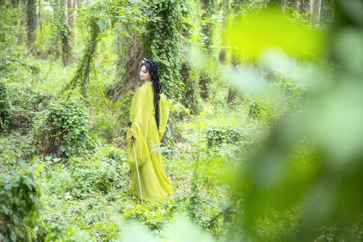 YiTuYu Art Language Vol.7320 Featuring Miao Su Su: Elegant Portrait Photography