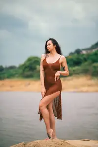 YiTuYu Vol.8807 Kai Li: Graceful Elegance Amidst Rippling Waters - image 13