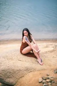 YiTuYu Vol.8807 Kai Li: Graceful Elegance Amidst Rippling Waters - image 1