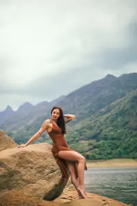 YiTuYu Vol.8807 Kai Li: Graceful Elegance Amidst Rippling Waters - image 5