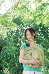 Summer Vintage Aesthetic: Ka Bi in YiTuYu Art Language Vol.9337 – Mint Green Fashion and Nostalgic Portrait Photography - image 1
