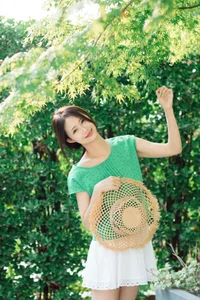 Summer Vintage Aesthetic: Ka Bi in YiTuYu Art Language Vol.9337 – Mint Green Fashion and Nostalgic Portrait Photography - image 4