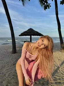 Xoài Non: The 22-Year-Old Fashion Icon and Her High-Profile Celebrity Marriage - image 5