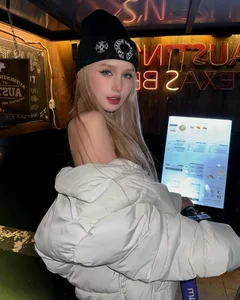Xoài Non: The 22-Year-Old Fashion Icon and Her High-Profile Celebrity Marriage - image 10