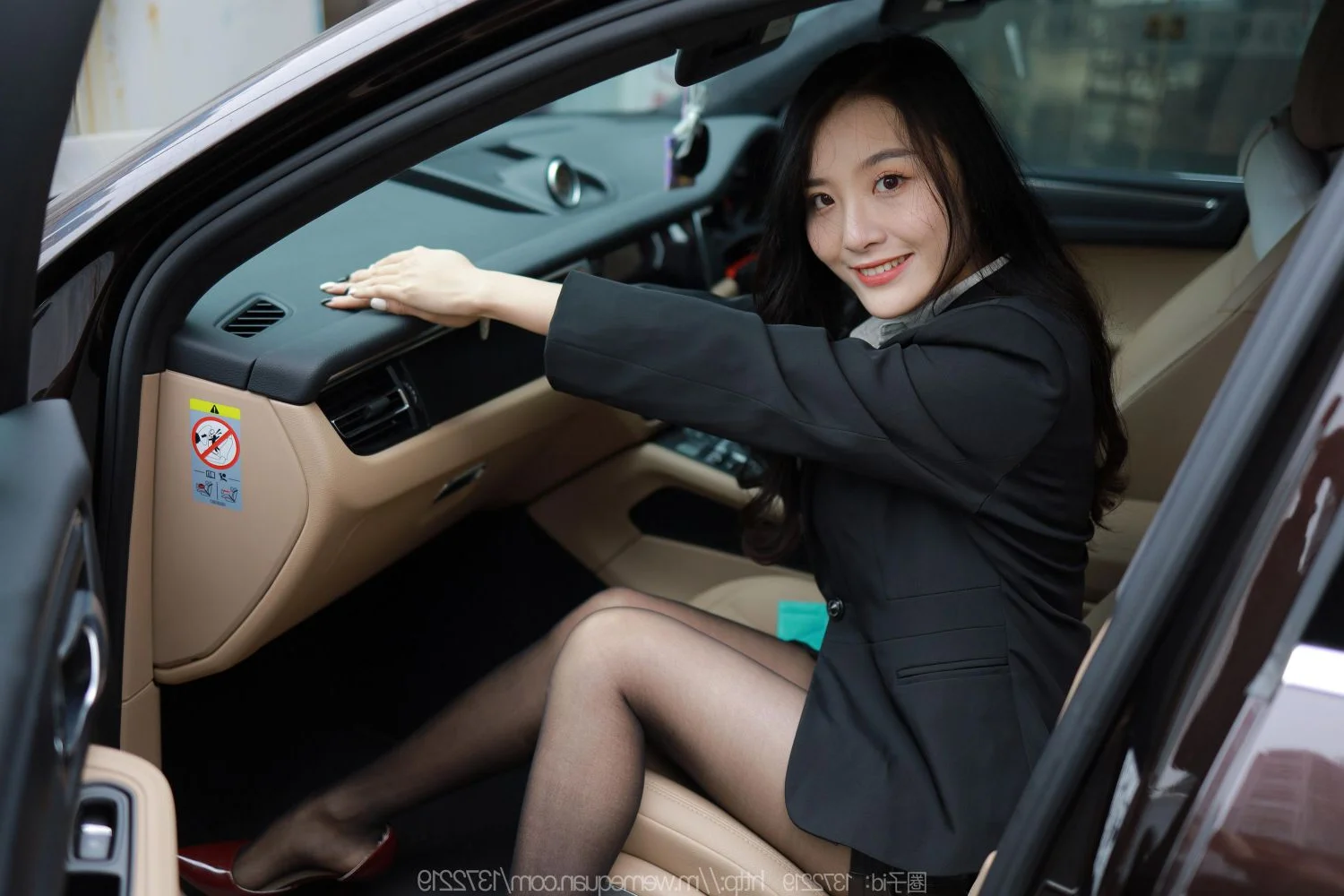 IESS Wanping Private Car Series: Elegant Commuter Style and Luxury Automotive Photography