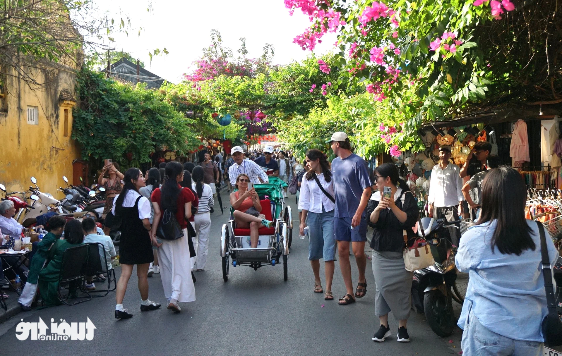 Experience the Vibrant Lunar New Year Celebrations in Hoi An Ancient Town: A UNESCO World Heritage Site Packed with Festive Energy and Culture