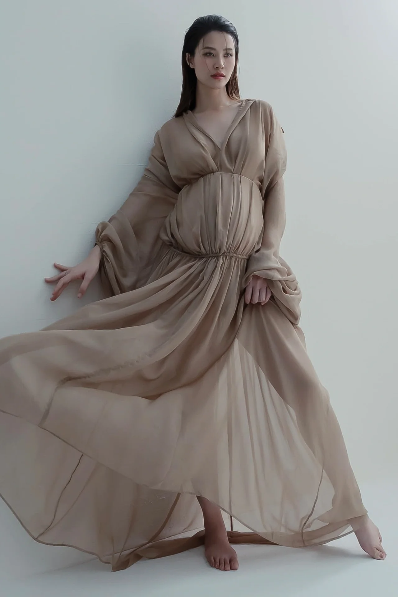 Stunning Maternity Style: Vietnamese Celebrities Embrace the Pregnancy Glow